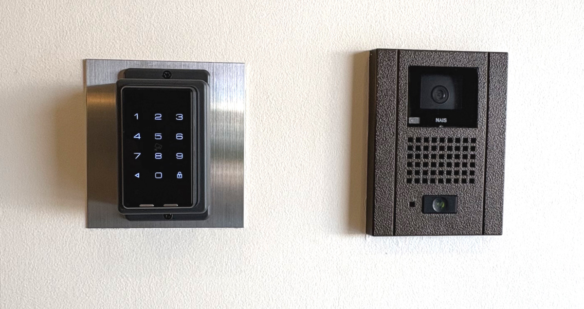 エントランスの扉